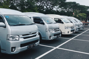 Sewa Mobil Besar di Bali untuk Liburan Keluarga & Grup Sewa Hiace di Bali murah