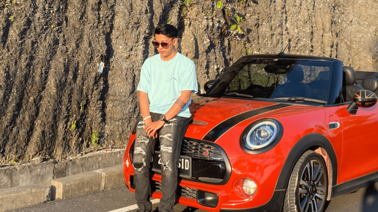 Sewa Mobil untuk Photoshoot di Pantai Bali