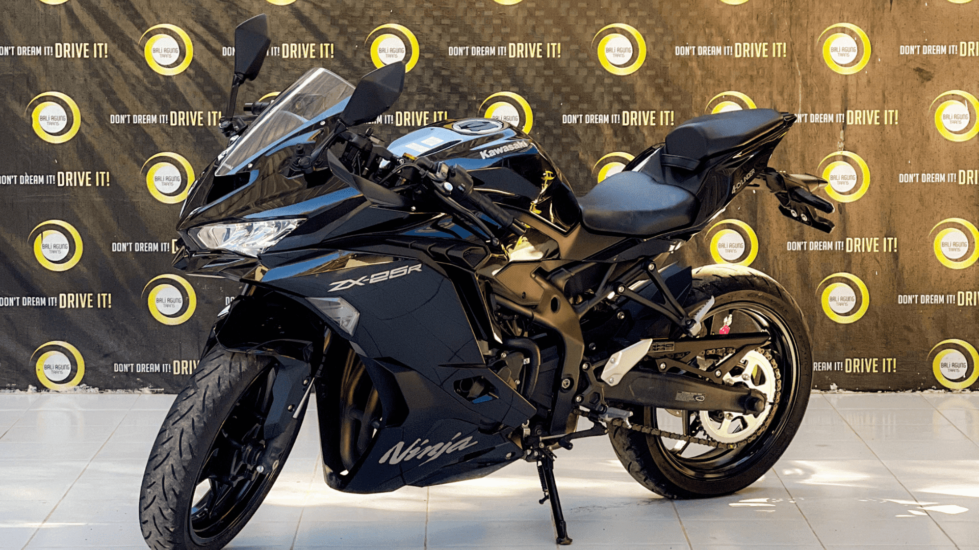 Kawasaki ZX-25R Black